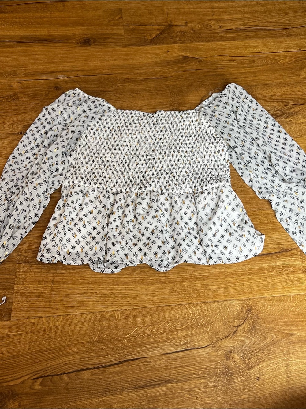 June & Hudson Smocked Peplum Long-Sleeve Top – Women’s White Printed